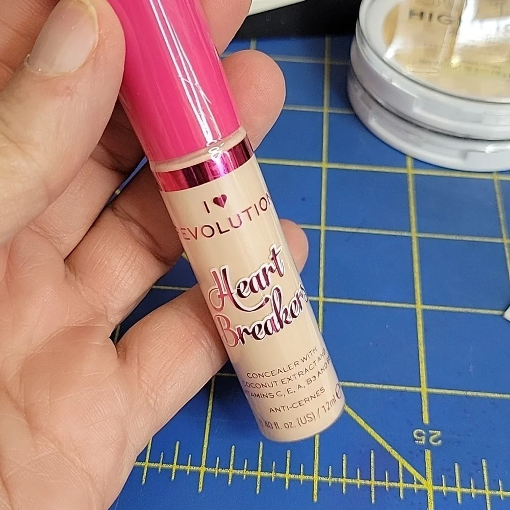I ❤️ Revolution Heart Breaker Concealer 12ml Buttermilk New